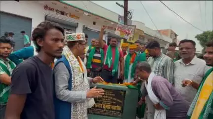 मधुबनी: पूर्व मंत्री समीर महासेठ ने विधानसभा क्षेत्र में तीन सड़कों का किया उद्घाटन