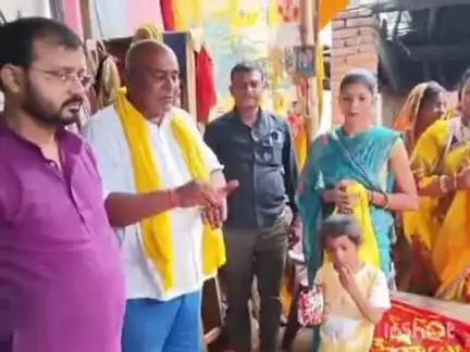 खैरा: खैरा प्रखंड के सिंगारपुर गांव की महिला निशु कुमारी को जन सुराज पार्टी की महिला मोर्चा का अध्यक्ष मनोनीत किया गया