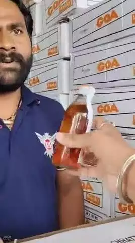 रायपुर: छेरीखेरी शराब की बोतल में मिला कीड़ा, सरकारी भट्टी में मिली लापरवाही की पराकाष्ठा