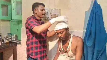 झरिया/जोरापोखर/सिंदरी: झरिया में दीवार को लेकर दो पड़ोसी भिड़े, हथौड़े चले, दो लोग घायल