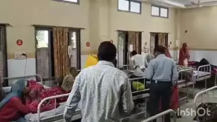 पेटलावद: पेटलावद में दूषित पानी से बीमार हुए पीड़ितों का उपचार जारी, तहसीलदार ने अस्पताल जाकर ली जानकारी