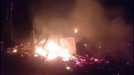 बहेरी: पघारी गांव के दुर्गा मंदिर के पास दो दुकानों में आग, ₹5 लाख का नुकसान, लाइव तस्वीर आई सामने