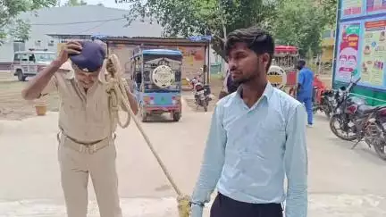 बिहार: सोहसराय थाना पुलिस ने बड़ी पहाड़ी फिटनेस पार्क के पास से एक युवक को संदिग्ध स्थिति में गिरफ्तार किया
