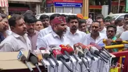 மதுரை தெற்கு: "முருக பக்தர்கள் மாநாடு: கந்த சஷ்டி கவசம் பாடுவதற்கு துர்கா ஸ்டாலினுக்கும் வேண்டுகோள்"- வேல்முருகன் பேட்டி