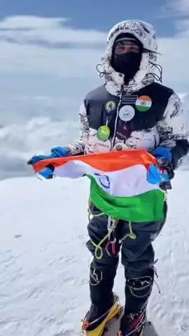 காரியாபட்டி: உலகில்  ஏழு கண்டங்களில் உள்ள உயர்ந்த ஏழு சக்கரத்தை அடைந்த முதல் தமிழ் பெண்மணிக்கு குவியும் பாராட்டு