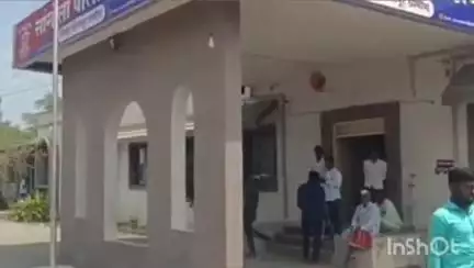 सांगोला: खवासपूर-दिघंजी रोडवर झरे वस्ती येथे वाळू चोरीचा ट्रॅक्टर ट्रॉली पकडला; ५ लाख ७ हजार रुपयांचा मुद्देमाल जप्त