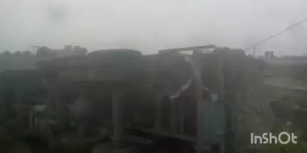 डही: निसरपुर चौकी क्षेत्र के ग्राम भिलसुर में बाइक सवार को बचाने में ट्राला पलटा, चालक घायल