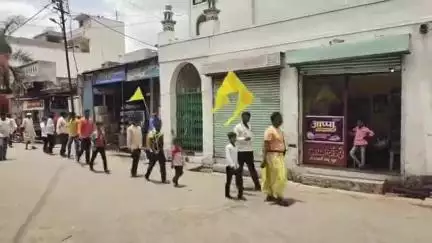 भूम: भूम शहरातून निखलेश्वर महाराज पायी पालखी निघाला हैदराबादला