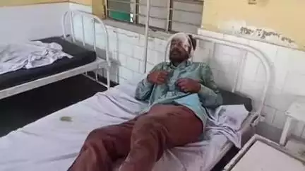 बदायूं: टिकटगंज मोहल्ले में गली में खड़े होने के विवाद को लेकर तीन लोगों ने एक युवक को लाठी-डंडा मारकर किया घायल