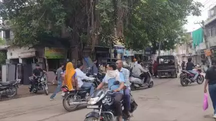 बूंदी: आजाद पार्क के पास यातायात नियमों का उल्लंघन करने वाले 15 से ज्यादा दोपहिया और चौपहिया वाहन चालकों के चालान काटे गए