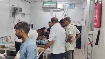 महोबा: कसौड़ा मुहाल के एक युवक ने अज्ञात कारणों से किया जहरीले पदार्थ का सेवन, जिला अस्पताल में उपचार जारी