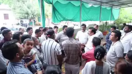 बड़वानी: लोकसभा सांसद श्री पटेल ने कार्यकर्ताओं से मुलाकात कर समस्याओं के समाधान पर की चर्चा