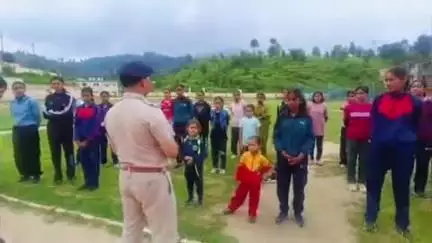 चम्पावत: चंपावत पुलिस लाइन में आत्मरक्षा प्रशिक्षण शिविर का सीओ ने किया निरीक्षण