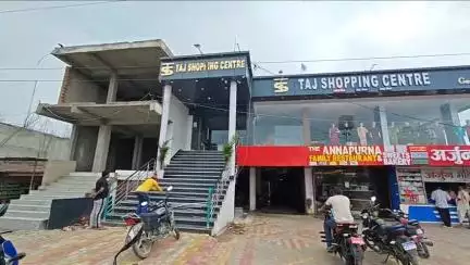 सुगौली: सुगौली के ताज चौक स्थित शॉपिंग मॉल के प्रोपराइटर पर अज्ञात अपराधियों ने चलाई गोली, पुलिस जुटी अपराधियों की धर-पकड़ में