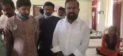 మహబూబాబాద్: నర్సింగ్ విద్యార్థుల ఫుడ్ పాయిజన్ ఘటనపై ,అధికారుల నిర్లక్ష్యంపై అర్బన్ కాంగ్రెస్ పార్టీ అధ్యక్షుడు అంజయ్య ఆగ్రహం