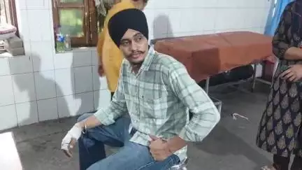 पूरनपुर: कोतवाली गेट पर साइड देने को लेकर विवाद, ई-रिक्शा चालक बाइक चालक को काटकर हुआ फरार