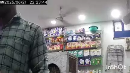 दुर्ग: सुपेला लाल बहादुर शास्त्री अस्पताल के परिसर में मेडिकल स्टोर के स्टाफ से एक व्यक्ति ने की मारपीट, सीसीटीवी में कैद