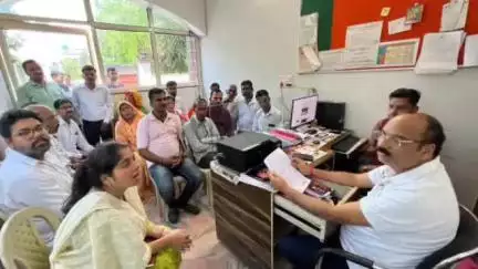 शाहजहांपुर: भाजपा सांसद ने साउथ सिटी स्थित आवास पर की जनसुनवाई, समस्याओं के निस्तारण के लिए अधिकारियों को दिए निर्देश
