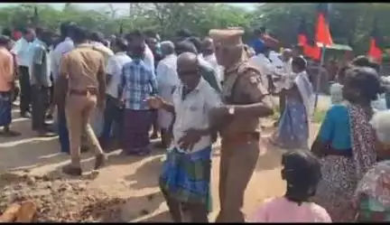 குன்னம்: ஓலைப்பாடியில் குடிநீர் வராததை கண்டித்து அமைச்சர் சிவசங்கர் முன்பு பொதுமக்கள் சாலை மறியல்