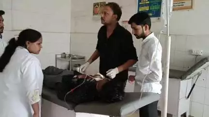 इटावा: मेहरा चुंगी पर युवक ने अज्ञात कारणों से विषाक्त पदार्थ खाया, जिला अस्पताल में इलाज जारी
