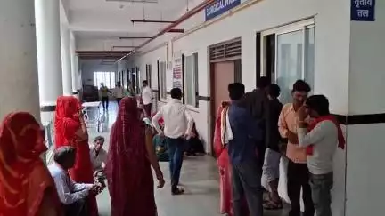 छतरपुर नगर: जिला अस्पताल के ट्रॉमा वार्ड में भरा पानी, मरीज एवं उनके परिजनों को झेलनी पड़ रही परेशानी #jansamasya