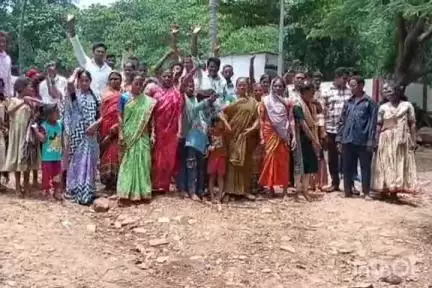 కురుపాం మండలం పబ్బంగి పంచాయతీలో కొండపై ఉన్న గ్రామాలకు రోడ్లు వేయండి సిపిఎం జిల్లా కార్యదర్శి గంగు నాయుడు