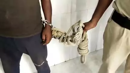 समस्तीपुर: समस्तीपुर रेलवे स्टेशन: जीआरपी ने मोबाइल चोरी के आरोप में एक व्यक्ति को किया गिरफ्तार