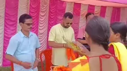বিশালগড়: কাঞ্চন মালাই সামার নকল ক্রিকেট টুর্নামেন্ট ফাইনাল খেলায় ব্যাট হাতে বিধায়ক সুশান্ত দেব
