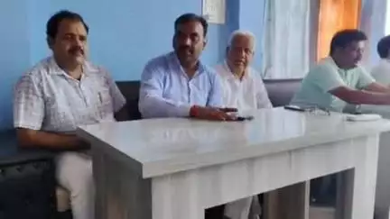 भिंड नगर: भिंड: बर्गर लैंड होटल पर बिजली समस्या को लेकर प्रदेश सचिव ने दी चेतावनी, बिजली विभाग का करेंगे घेराव