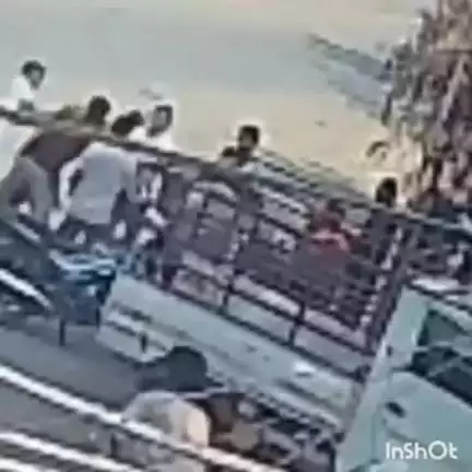कोरबा: कोतवाली थाना क्षेत्र में  बेजा कब्जा जमीन पर कब्जा करने चला बुलडोजर,आधा दर्जन युवकों ने एक युवक की जमकर पिटाई की