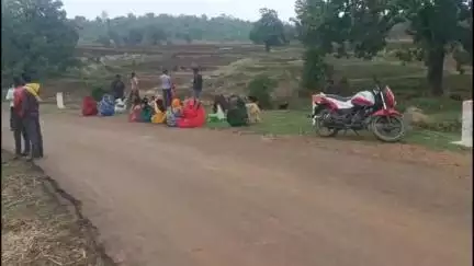 कुरई: घाटकोहका गांव के पास पत्थर से टकराई एक तेज रफ़्तार बाइक, चालक की हुई मौत