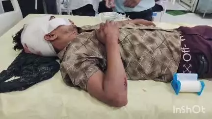 भीलवाड़ा: शहर के अहिंसा सर्कल के समीप सड़क पर अचानक आए पशु को बचाने के प्रयास में स्कूटी सवार गिरा, हुआ गंभीर घायल