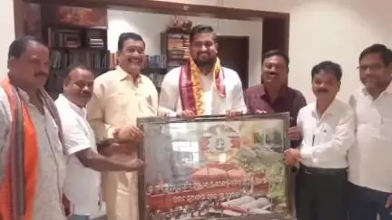 ବରଗଡ: ସାଂସଦ ଓ ନୃସିଂହନାଥ ମନ୍ଦିର କମିଟି ପକ୍ଷରୁ ଭୁବନେଶ୍ୱର ସ୍ଥିତ କାର୍ଯ୍ୟାଳୟରେ ସଂସ୍କୃତି ମନ୍ତ୍ରୀଙ୍କୁ ସାକ୍ଷାତ