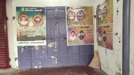 சாத்தான்குளம்: சாத்தான்குளம் தந்தை - மகன் ஜெயராஜ் - பென்னிக்ஸ் நினைவு தினம் அவர்களது நினைவிடத்தில் குடும்பத்தினர் மற்றும் நண்பர்கள் அஞ்சலி