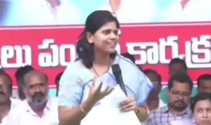 నకిరేకల్: జిల్లాలో పారదర్శకంగా అర్హులకు ఇందిరమ్మ ఇళ్లు మంజూరు: జిల్లా కలెక్టర్ ఇలా త్రిపాఠి