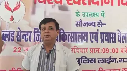 मऊ: पुलिस लाइन मऊ में महा रक्तदान शिविर और सम्मान समारोह का आयोजन
