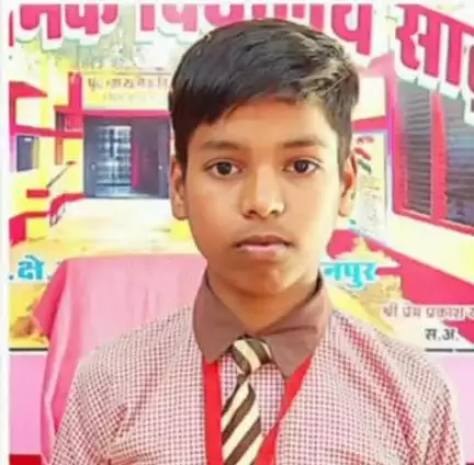 लंभुआ: लंभुआ तहसील के प्रतापपुर कमैचा के कार्तिक ने श्रेष्ठा परीक्षा 2025 में सफलता अर्जित कर बेसिक का मान बढ़ाया