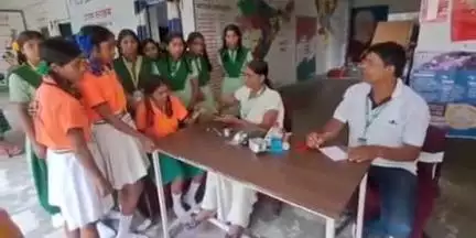 चिनिया: कस्तूरबा विद्यालय में एनीमिया पर वार, स्वास्थ्य जांच शिविर में बालिकाओं की हुई व्यापक जांच