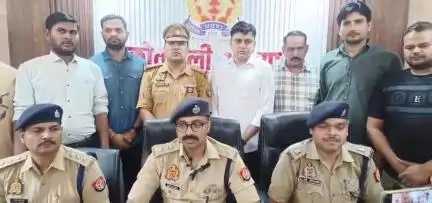 औरैया: उड़ीसा से आ रही डीसीएम में ₹50 लाख कीमत का गांजा बरामद, तीन आरोपी तस्कर हुए गिरफ्तार, एसपी ने किया खुलासा