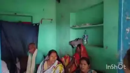 कुर्था: इब्राहिमपुर पंचायत क्षेत्र की महिलाओं ने समस्या के समाधान के लिए मुखिया आवास पर लगाई भीड़