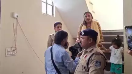 छतरपुर नगर: सिटी कोतवाली थाना क्षेत्र के चेतगिरी कॉलोनी में पति-पत्नी के बीच विवाद, पुलिस मौके पर पहुंची