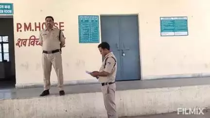 मुरैना: डोंगरपुर किरार गांव: फांसी लगाकर आत्महत्या करने वाली युवती का पोस्टमार्टम, पुलिस ने मर्ग कायम किया