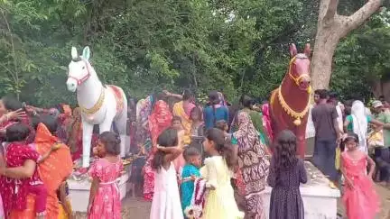 বলরামপুর: অ্যাম্বুবাচি উপলক্ষে ব্রাহ্মণ পুরোহিত ছাড়ায় বেড়মা গ্রামে গাছ তলায় পূজিত হলেন গ্রাম দেবতা
