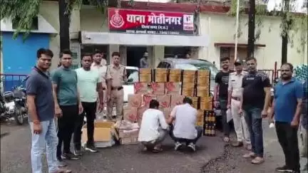 सागर नगर: मोतीनगर पुलिस को देख भागे शराब तस्कर, लग्जरी कार से 30 पेटी अंग्रेजी शराब जब्त, 2 गिरफ्तार