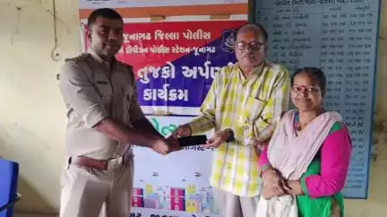 જૂનાગઢ: એ ડિવિઝન પોલીસ સ્ટેશન ખાતે તેરા તુજકો અર્પણ કાર્યક્રમ અંતર્ગત 22 મોબાઇલ સહિત 7.90 લાખનો મુદ્દામાલ મૂળ માલિકને પરત કરાયો
