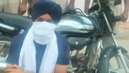 सिरसा: मुसाहिबवाला नाका क्षेत्र में नाकाबंदी के दौरान पुलिस ने चोरी की मोटरसाइकिल के साथ एक व्यक्ति को किया गिरफ्तार