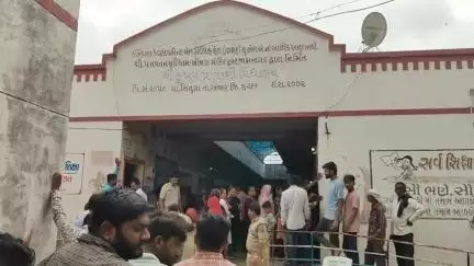 અંજાર: સિનુગ્રા, ખંભરા, રતનાલ અને મોડસરમાં ગ્રામ પંચાયતની ચૂંટણી માટે શાંતિપૂર્ણ મતદાન