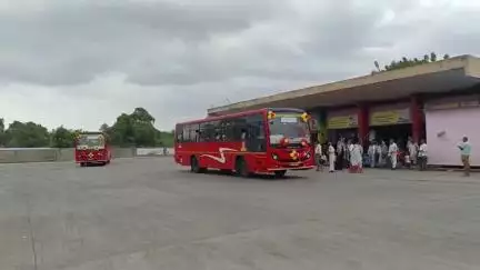 मुर्तीजापूर: मुर्तीजापुर आगराला मिळाल्या आमदार हरीष पिंपळेंच्या पाठपुराव्याने ५ नवीन बस गाड्या आगर व्यवस्थापक चांदुरकर यांची माहिती