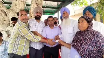 ਦਿੜਬਾ: ਦਿੜਬਾ ਦੇ ਪਿੰਡ ਸਾਂਦਰੀ ਵਿਖੇ ਬੀਜੇਪੀ ਦੇ ਵਰਕਰਾਂ ਵੱਲੋਂ ਸੈਂਟਰ ਸਰਕਾਰ ਦੀਆਂ ਸਕੀਮਾਂ ਨੂੰ ਲਗਾਇਆ ਗਿਆ ਕੈਂਪ