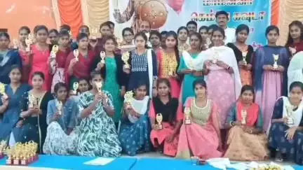 நத்தம்: சாணார்பட்டியில் 10, 11, 12 ஆம் வகுப்பு மாணவ மாணவிகளுக்கு பரிசளிப்பு விழா